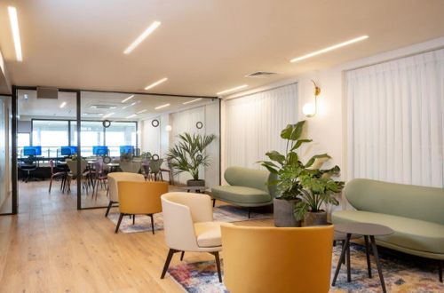 לובי מודרני ומעוצב של מלונית לב פתאל איכילוב